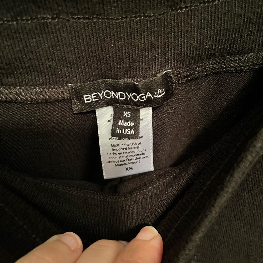 Beyond Yoga Black Joggers - Picture 5 of 5